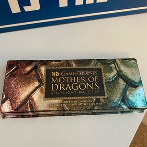 Urban Decay Game of Thrones Mother of Dragons Highlight Palette